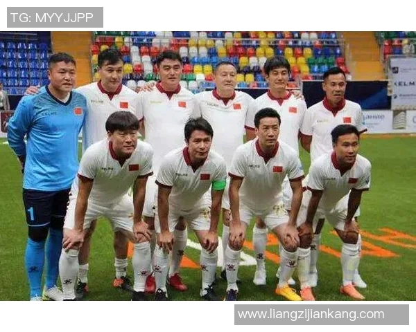 25号足球明星边后卫的辉煌历程与传奇瞬间回顾