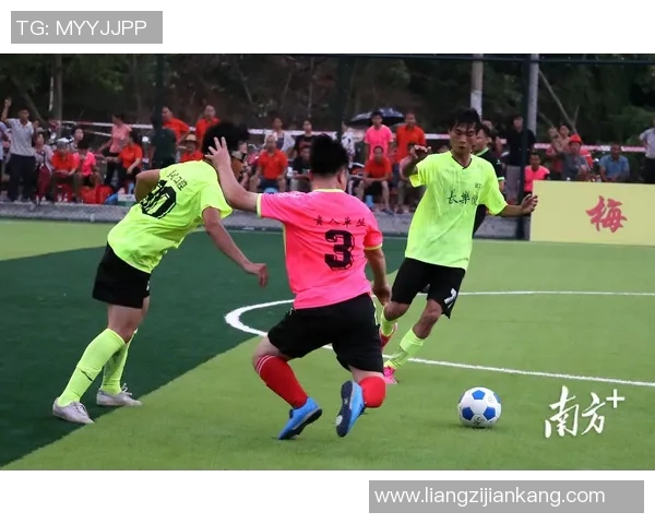 帕德伯恩与汉堡激战正酣比分揭晓精彩瞬间回顾